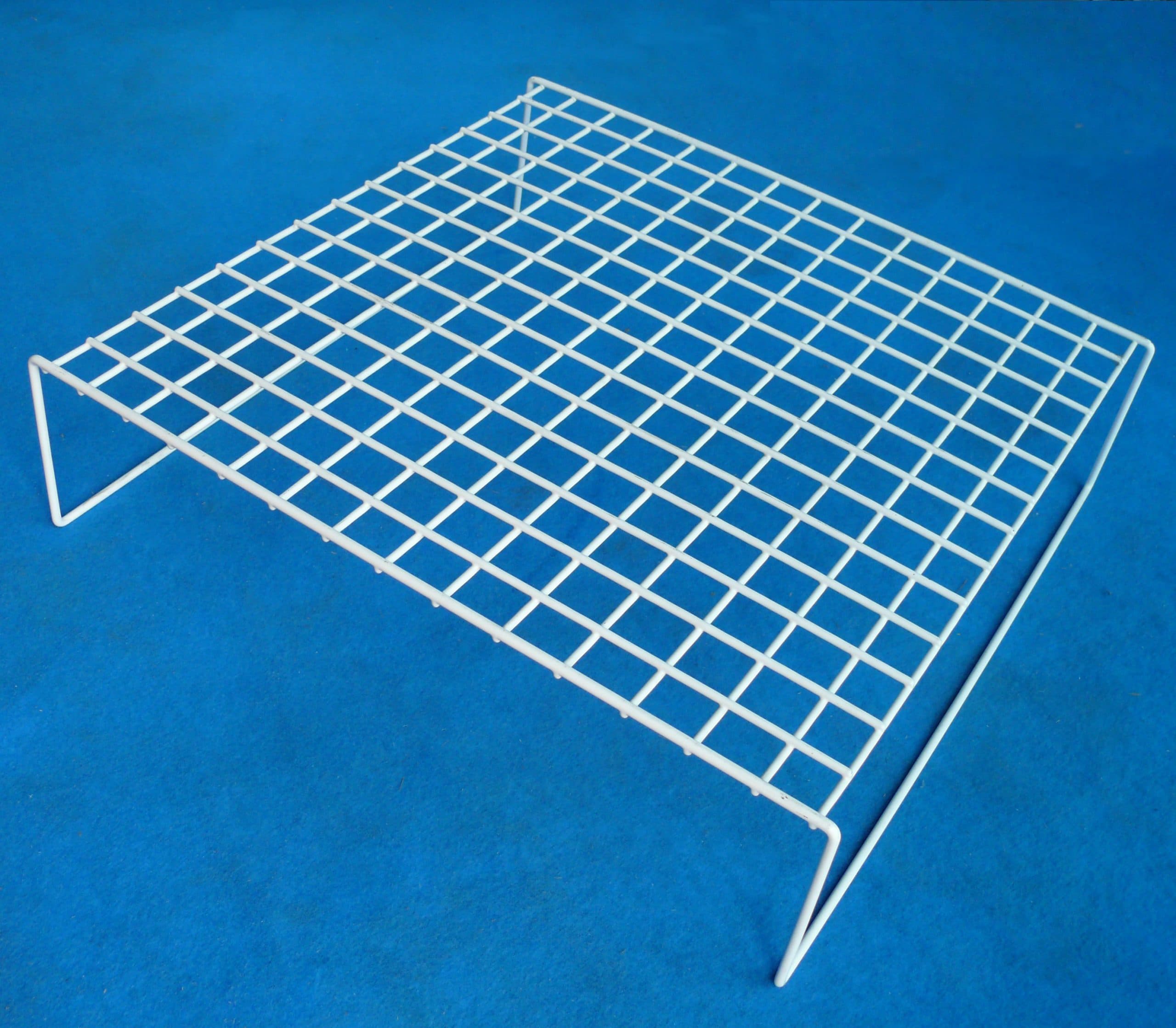 Lamber – Counterbalance for Cups and Glasses 17 3/4 in × 17 3/4 in