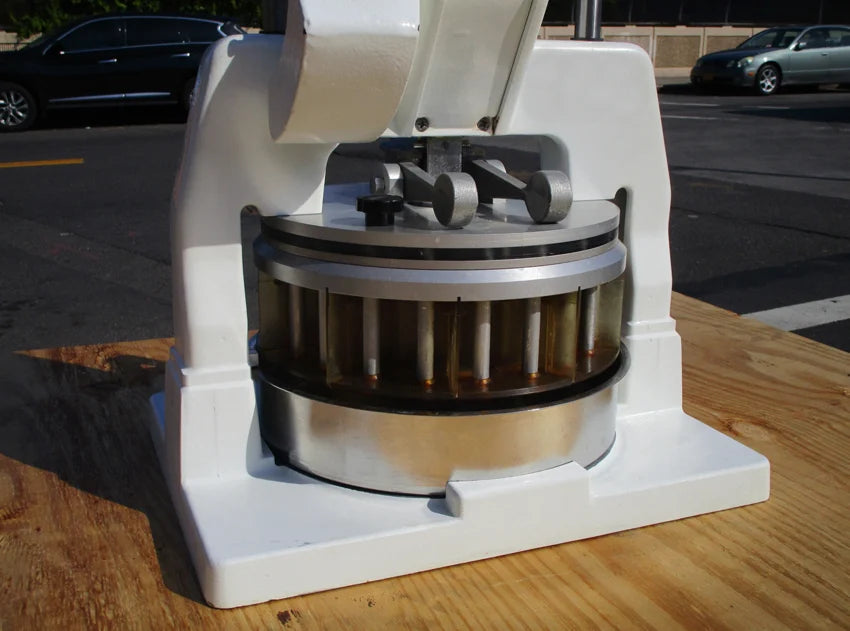 Bakemax - Commercial Countertop Manual Dough Hand Bun Divider with 9 Parts - BMDMIH09 Bakemax - Commercial Countertop Manual Dough Hand Bun Divider with 9 Parts - BMDMIH09