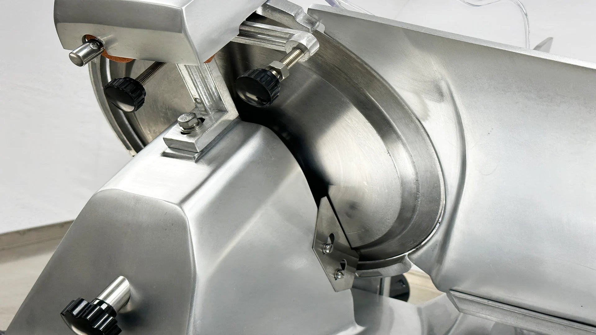 Bakemax - 8" Commercial Countertop Gravity Feed Meat Slicer - BMMSM08 Bakemax - 8" Commercial Countertop Gravity Feed Meat Slicer - BMMSM08